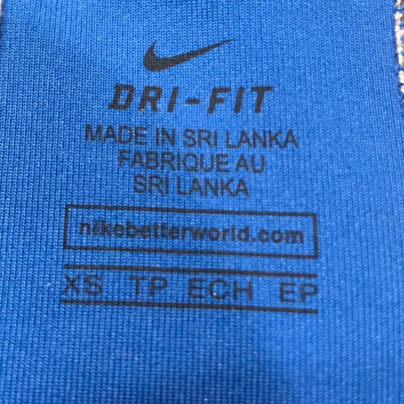 Nike Swoosh Sports Bra - Picture 3 of 5
